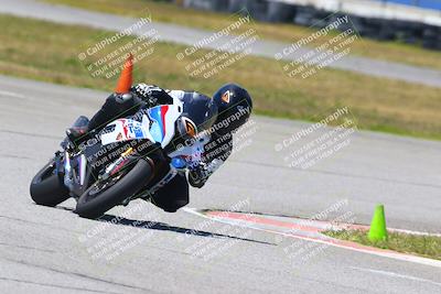 media/Apr-23-2022-Fastrack Riders (Sat) [[cb2d6ae73d]]/LEVEL 4/1PM TURN 6 OUTSIDE/